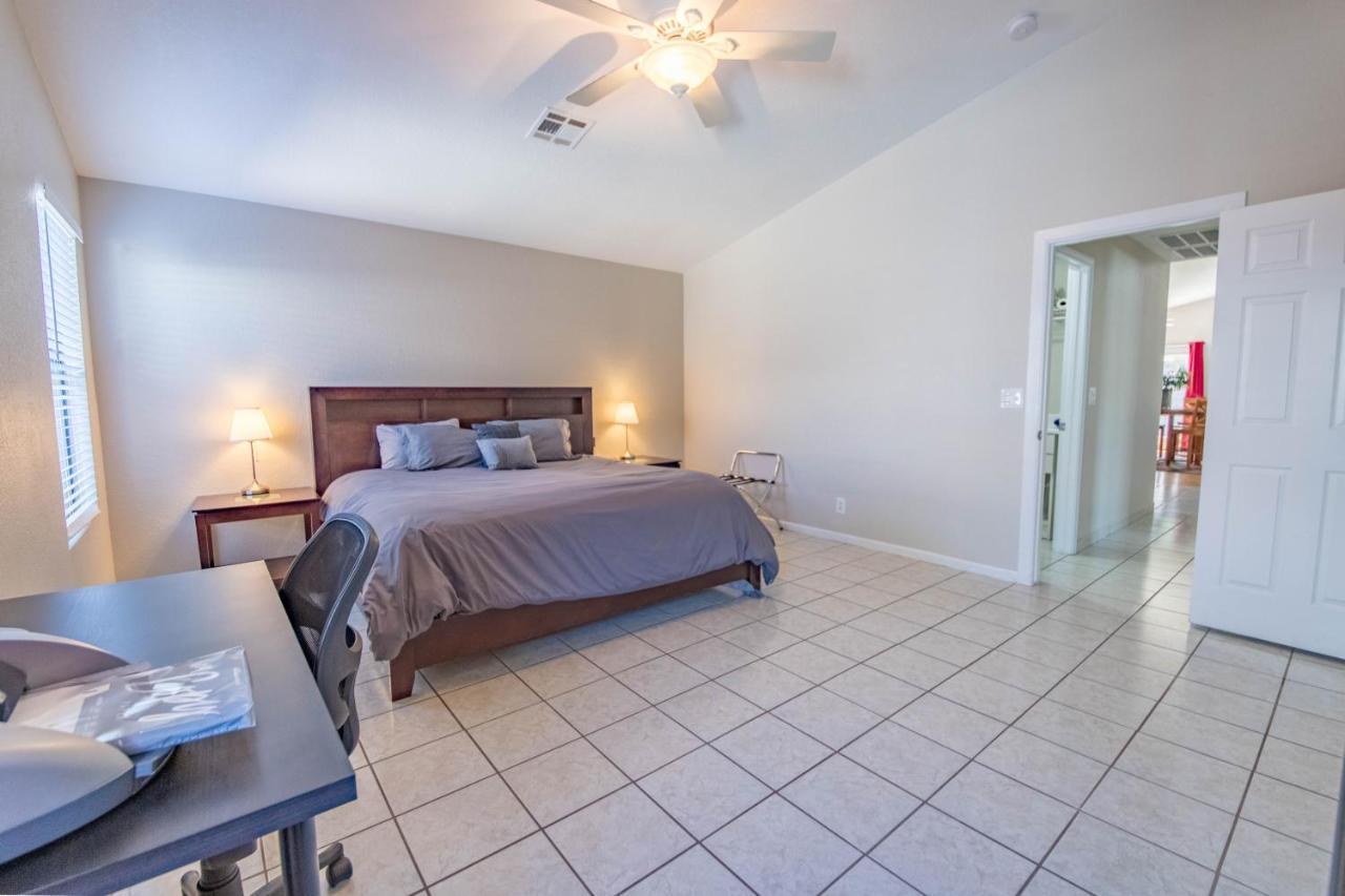 Casa de férias Relax In Style!! Pool, Vegas Games, Rv Parking *
